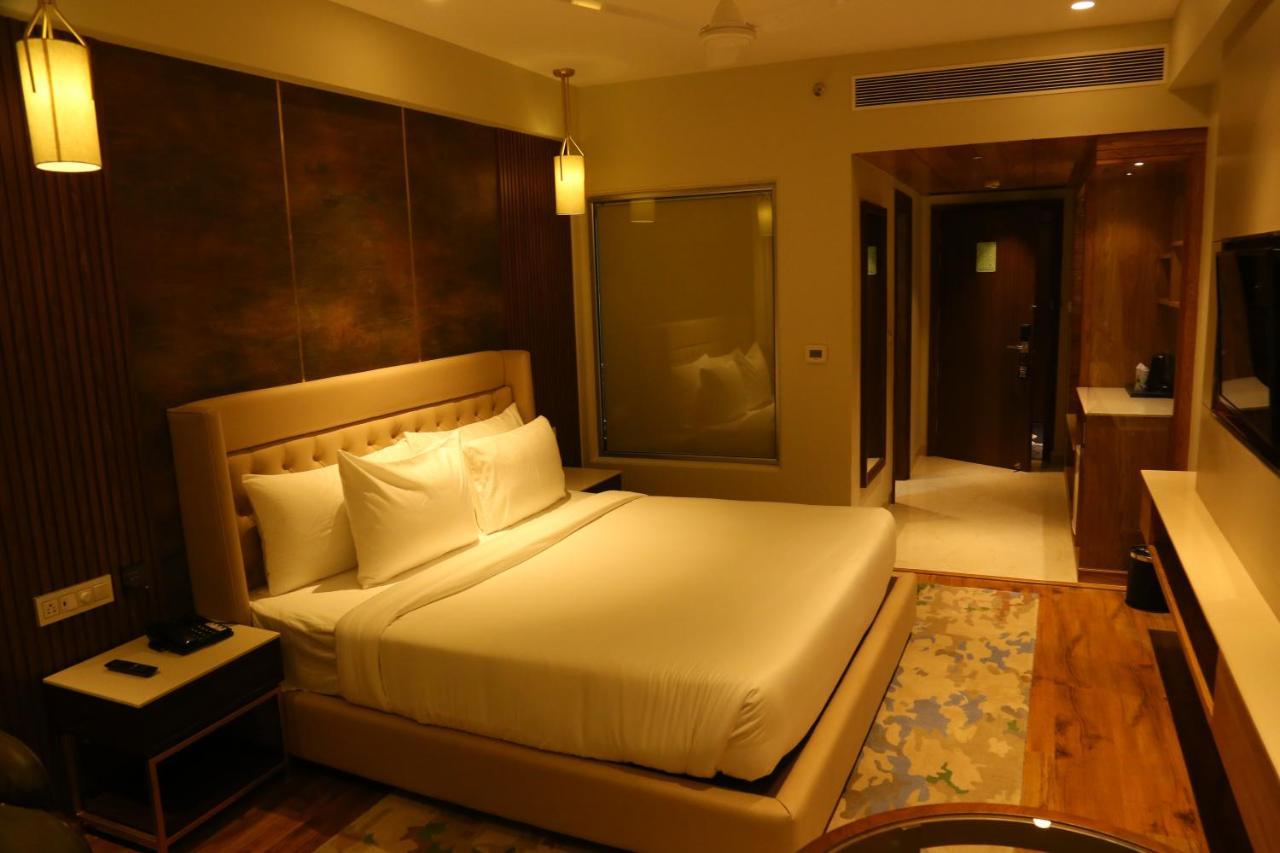 Dreamz Inn & Suites Zirakpur Exterior photo