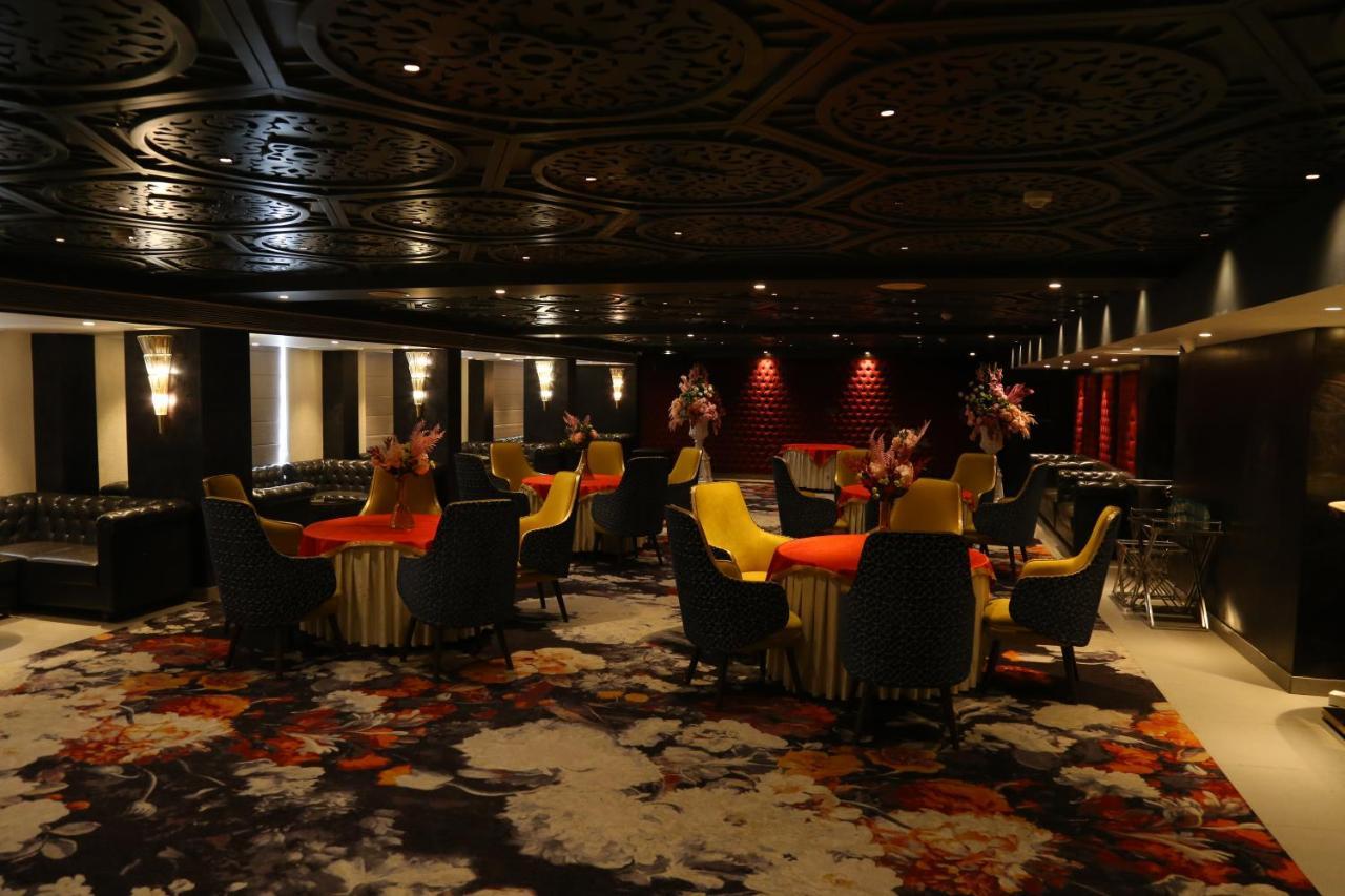 Dreamz Inn & Suites Zirakpur Exterior photo