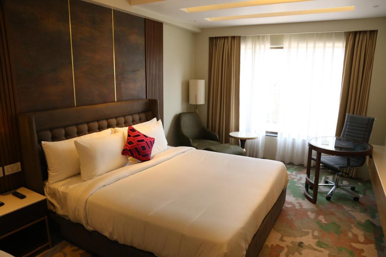 Dreamz Inn & Suites Zirakpur Exterior photo