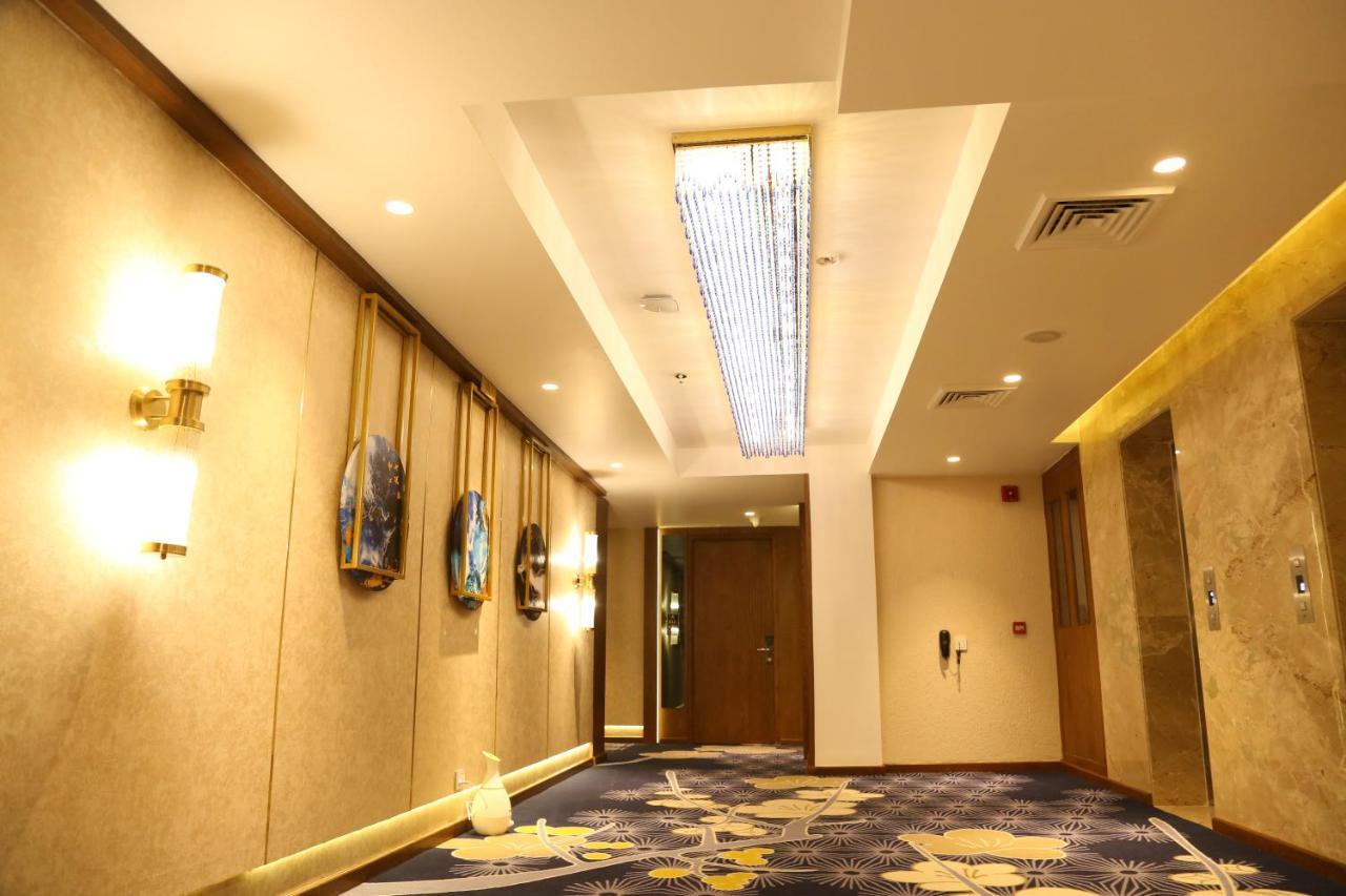 Dreamz Inn & Suites Zirakpur Exterior photo