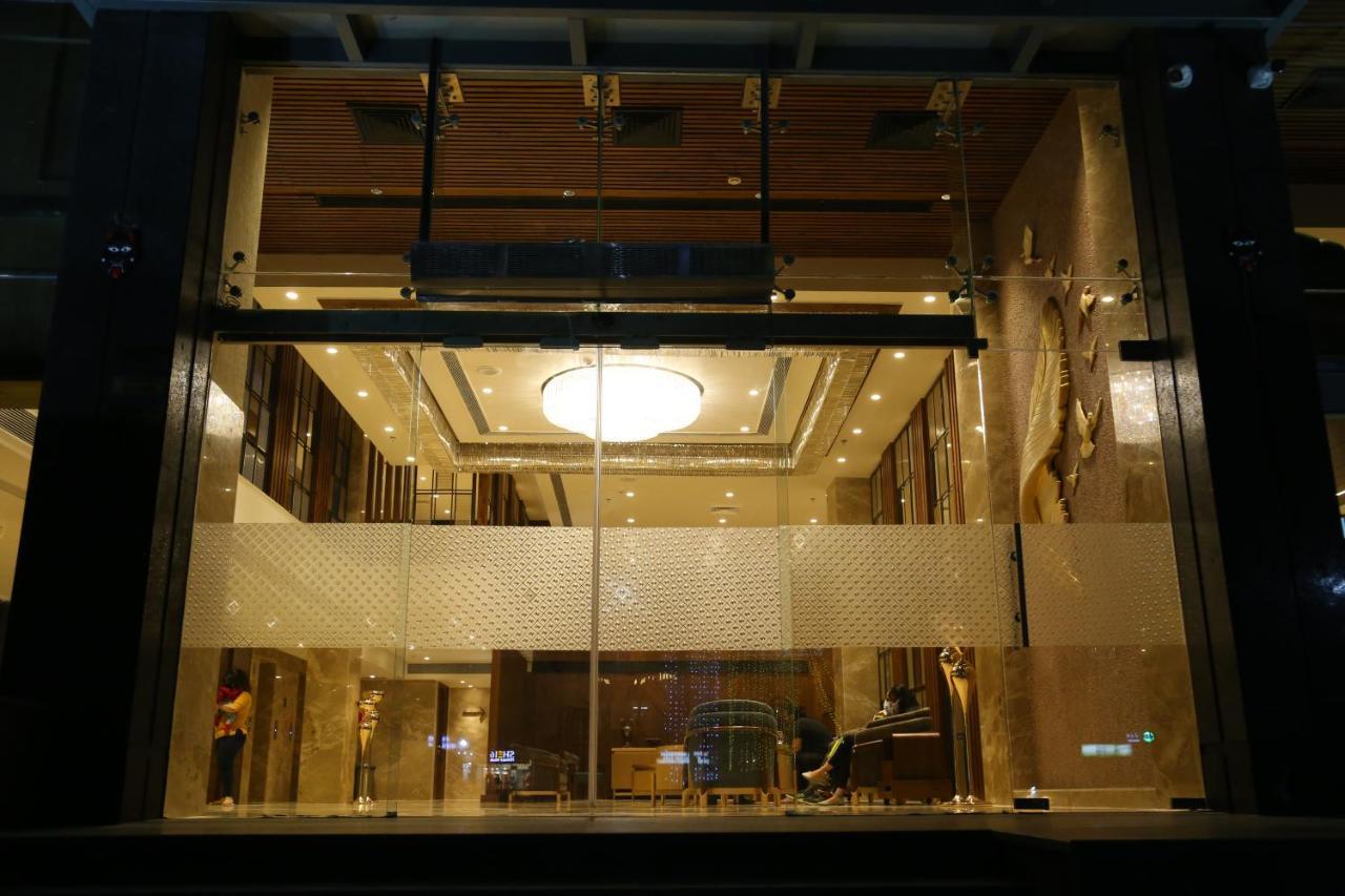 Dreamz Inn & Suites Zirakpur Exterior photo